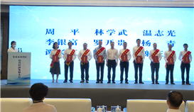 德勝釩鈦公司及董事長周平分獲“沙灣區(qū)優(yōu)秀民營企業(yè)”、“沙灣區(qū)優(yōu)秀民營企業(yè)家”榮譽